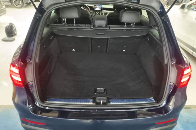 Used Mercedes-Benz GLC 2018 GLC 260 4MATIC Luxury Model Trunk