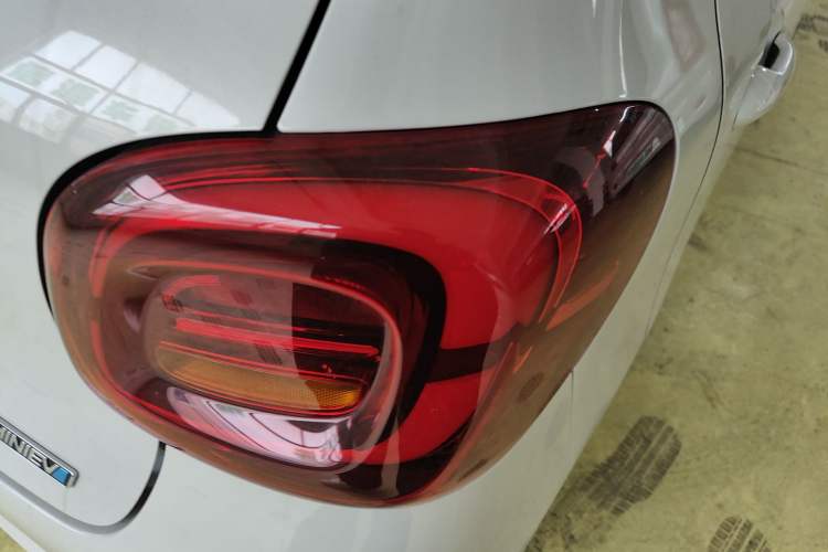 Used Wuling Hongguang MINIEV 2025 Four-Door Version Premium Edition Right Rear Taillight