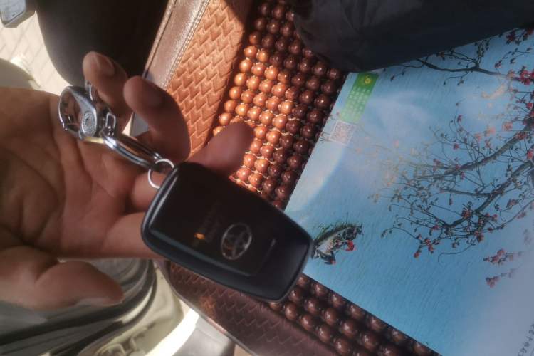 Used Toyota Prado 2019 3.5L Automatic TX-L Deluxe Edition with Rear-Mounted Spare Tire Vehicle Key