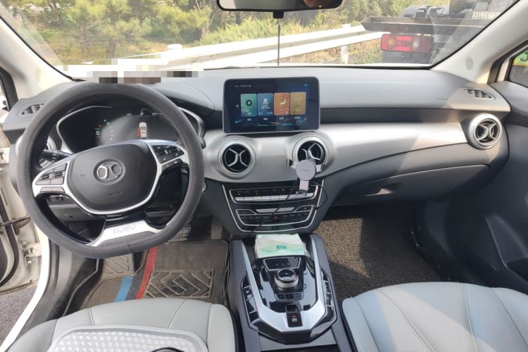 Used BAIC Beijing EU5 2018 R550 Smart Trend Edition Center Console