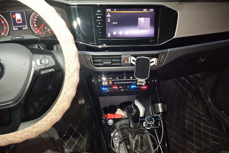 Used Volkswagen Tayron 2020 330TSI Two-Wheel Drive Luxury Smart Connectivity Version Audio And AC Panel