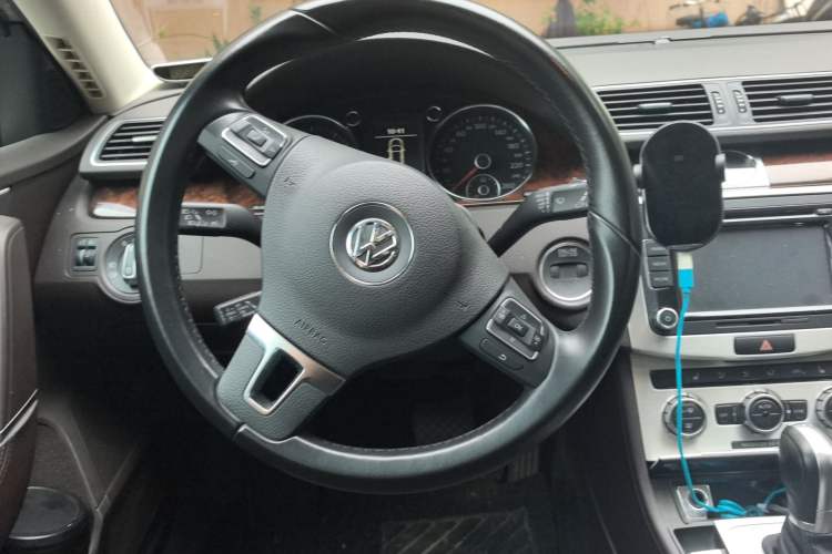 Used Volkswagen Magotan 2012 Travel Edition 2.0 TSI Comfort Version Steering Wheel