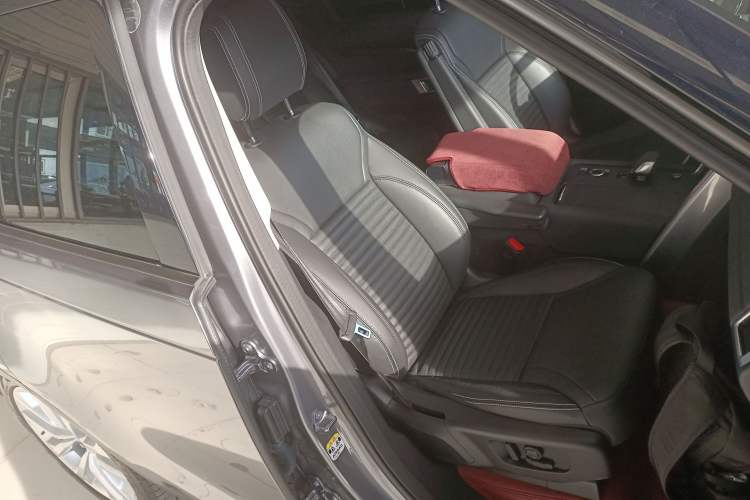 Used Land Rover Discovery 2024 360 PS S