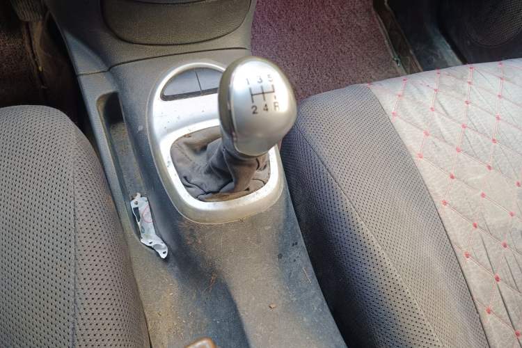 Used JAC Group Refine M2 2012 1.5L MT Comfort Sporty 7-Seater
