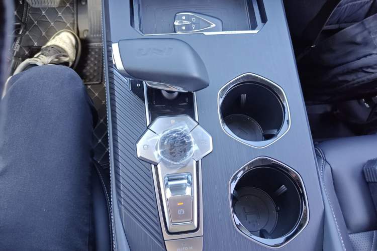 Used Changan UNI-K iDD 2024 ZhiDian iDD 1.5T 135km Smart Leading Model