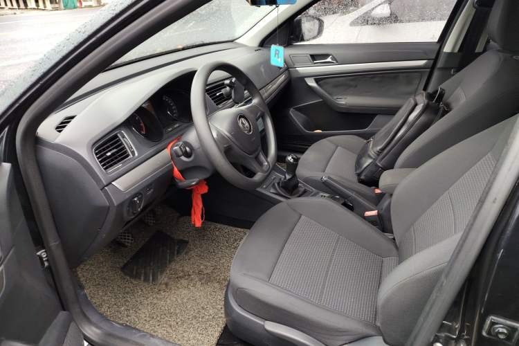 Used Volkswagen Lavida 2015 1.6L Manual Fashion Edition
