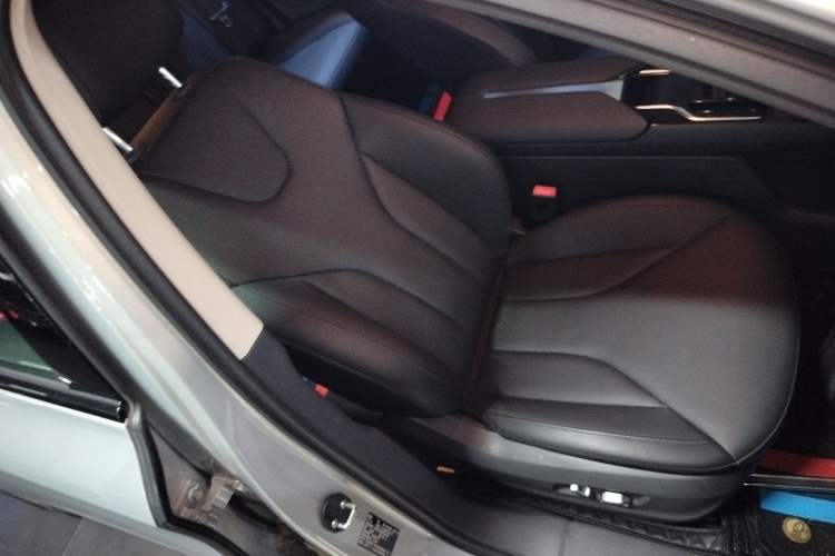 Used Hongqi E-QM5 2024 610 km PLUS