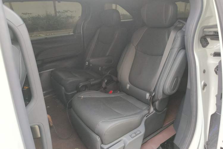 Used Toyota SIENNA 2021 2.5L Hybrid Platinum Edition Left Rear Seat