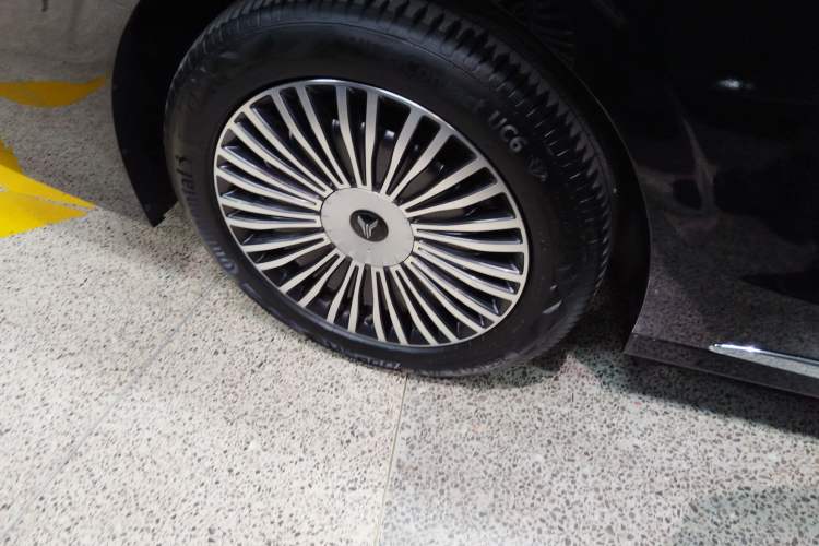 Used VOYAH Dream 2025 PHEV Four-Wheel Drive Excellence Kunpeng Edition