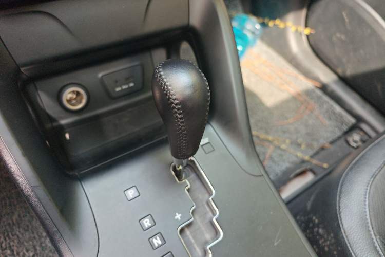 Used Hyundai ix35 2013 2.0L Automatic Two-Wheel Drive Smart GLS China IV Standard Gear Lever