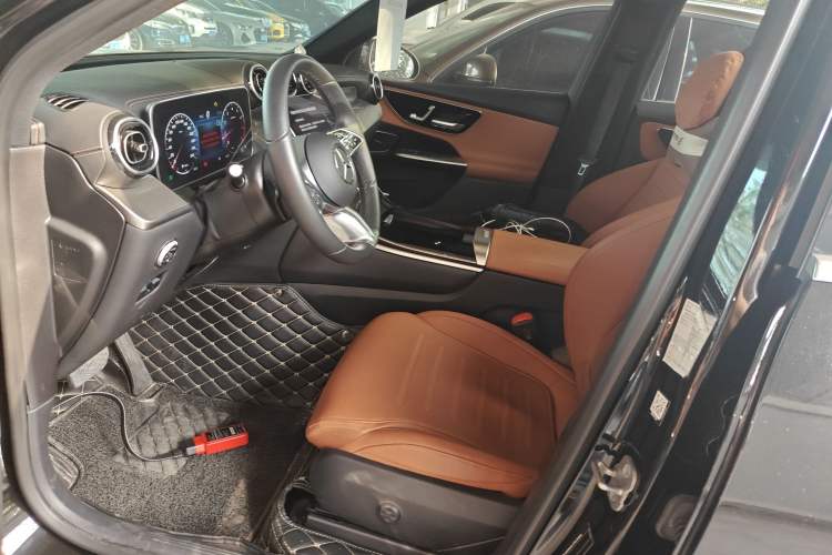 Used Mercedes-Benz GLC 2023 Facelift GLC 260 L 4MATIC Dynamic Version 5 Seats Left Front Seat