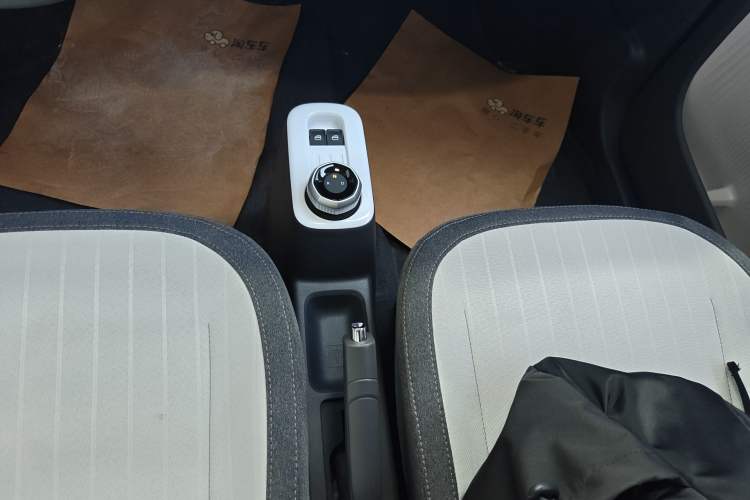 Used Geely Galaxy Panda 2025 210 km – Yuanqi Bear Gear Lever
