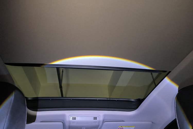 Used Volkswagen Tacqua 2020 1.5L Automatic R-Line Headliner