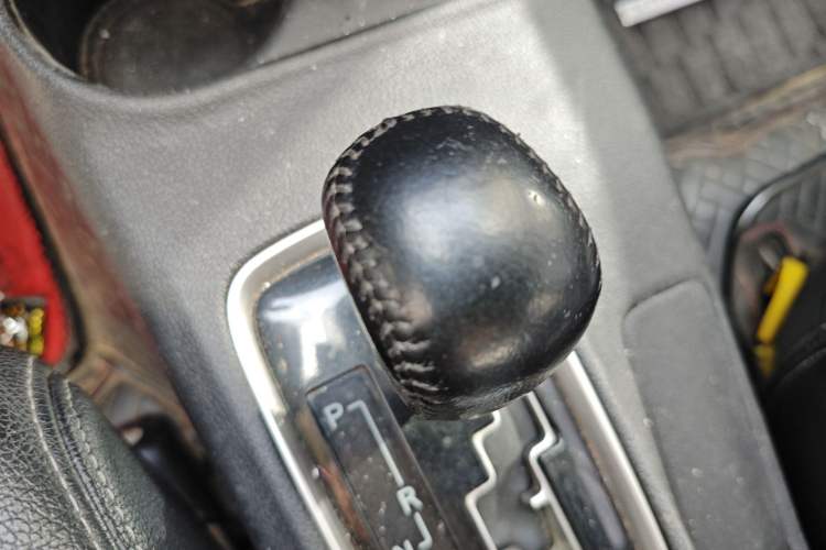 Used Mitsubishi Outlander 2013 2.4L 4x4 Luxury Navigation Edition 5 Seats Gear Lever