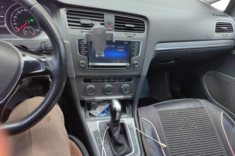 Used Volkswagen Golf 2015 1.6L Automatic Comfort Model
