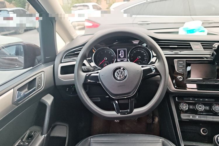 Used Volkswagen Touran 2016 Volkswagen Touran L 280TSI Manual Comfort Edition
