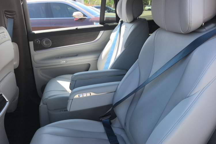 Used Hima AITO M9 2024 Range-Extended Ultra Version 42 kWh 6-Seater Model Left Rear Seat