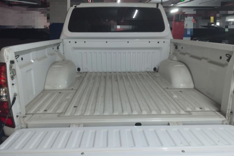 Used Nissan Navara 2017 2.5L Automatic 2WD Luxury Edition QR25