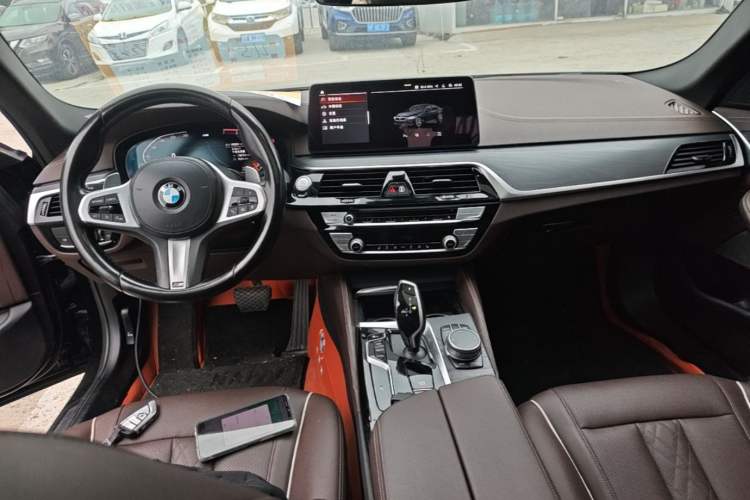 Used BMW 5 Series 2021 Facelifted 530Li Leading Edition M Sport Package Center Console