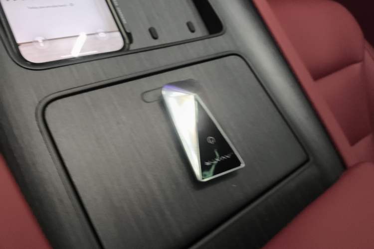 Used Avatr 12 2025 Updated Ultra All-Electric Four-Wheel Drive Vehicle Key