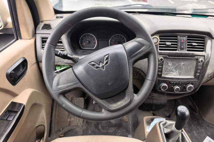 Used Wuling Rongguang 2014 1.2L S Standard Model
