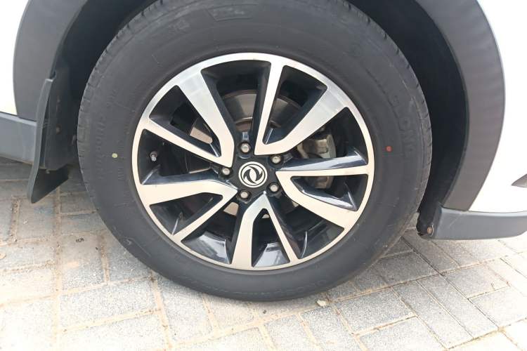 Used Dongfeng Fengon 580 2017 1.5T CVT Luxury Model Right Front Wheel Hub