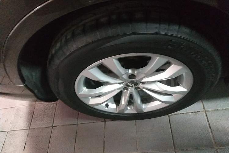 Used Audi Q7 2018 40 TFSI Comfort Model Right Rear Wheel Hub