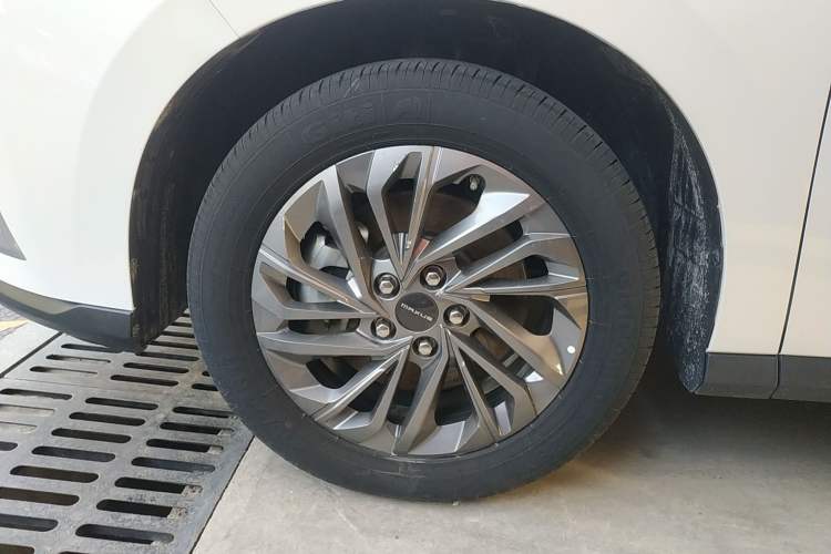 Used SAIC MAXUS G50 2023 PLUS 1.5T Automatic Escort Edition Left Front Wheel Hub