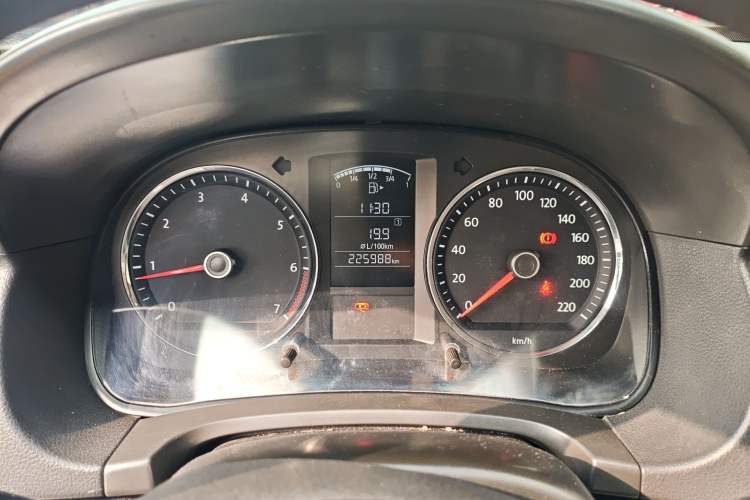 Used Volkswagen Lavida 2011 1.6L Manual - Premium Edition Instrument Cluster