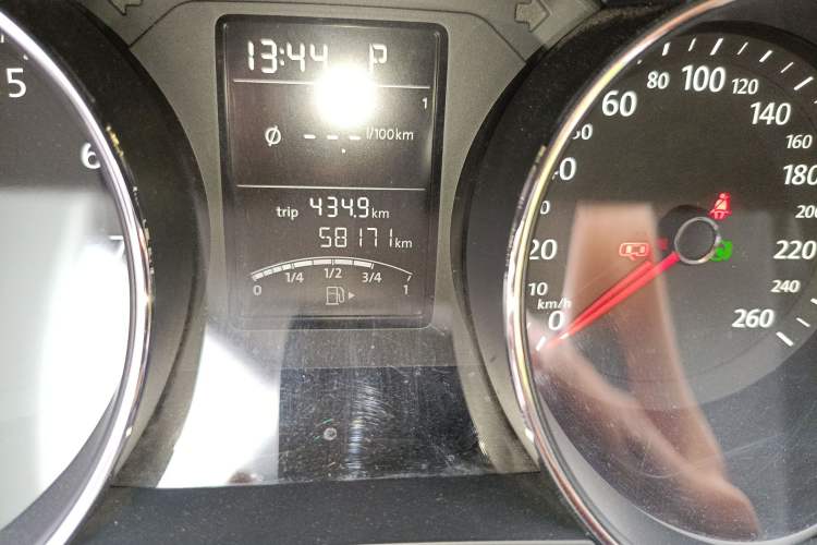 Used Volkswagen Sagitar 2015 1.6L Automatic Comfort Model Odometer Close Up