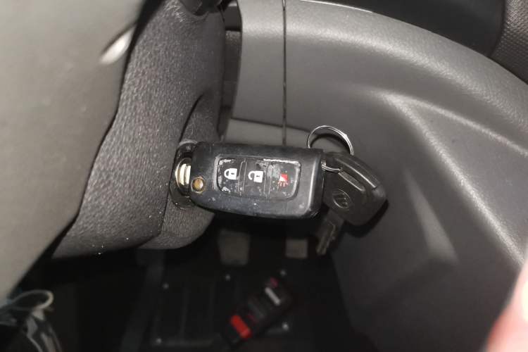 Used Foton Toano 2024 Joyear Multi-Function 2.0T Manual Long-Wheelbase Mid-Roof Model with Single Rear Tire Available in 5/6/7/9-Seater Configurations