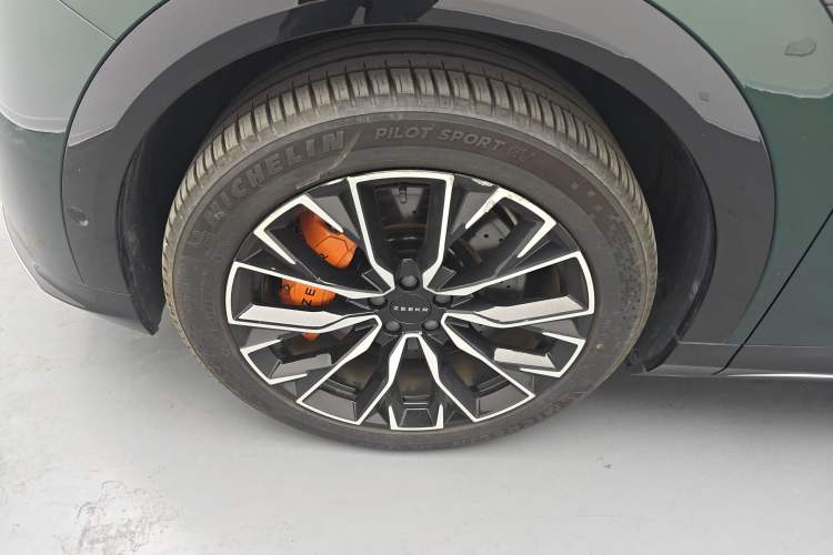 Used Zeekr 7X 2025 100 kWh Long-Range Rear-Wheel Drive with Intelligent Driving Features
