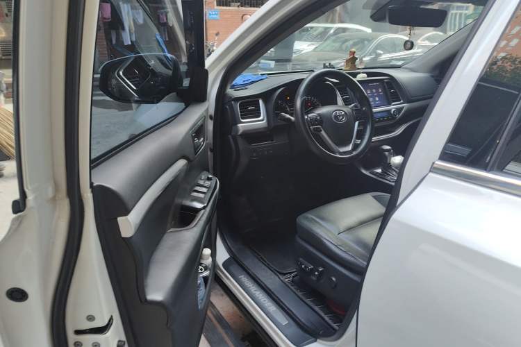 Used Toyota Highlander 2018 2.0T Four-Wheel Drive Prestige Version 7 Seats China VI Standard