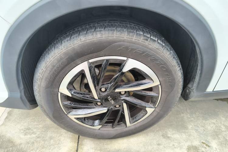 Used NETA V 2021 Long-Range Entertainment Edition Upgrade Model Left Front Wheel Hub