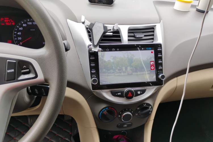 Used Hyundai Verna (older generation) 2010 Sedan 1.4L Automatic Luxury GLS Trim Audio And AC Panel