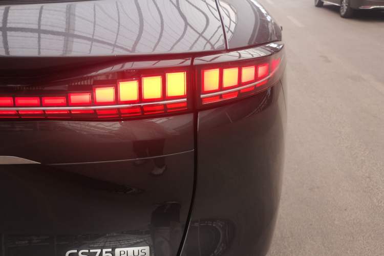 Used CHANGAN CS75 PLUS 2025 4th Generation UItra 2.0T New Blue Whale Smart Intelligent Powertrain Version Exterior 1