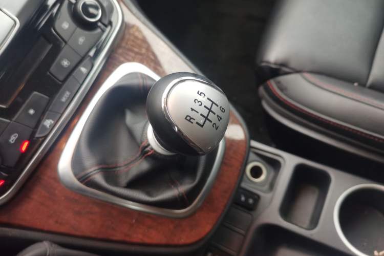 Used Haval H6 2015 Revised Version Sport Edition 1.5T Manual Transmission Two-Wheel Drive Elite Grade
