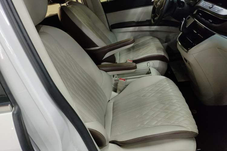 Used Buick GL8 2023 Land Executive Class Smart Enjoyment Model