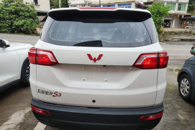 Used Wuling Hongguang S3 2019 1.5L Manual Standard Version China VI Standard Rear