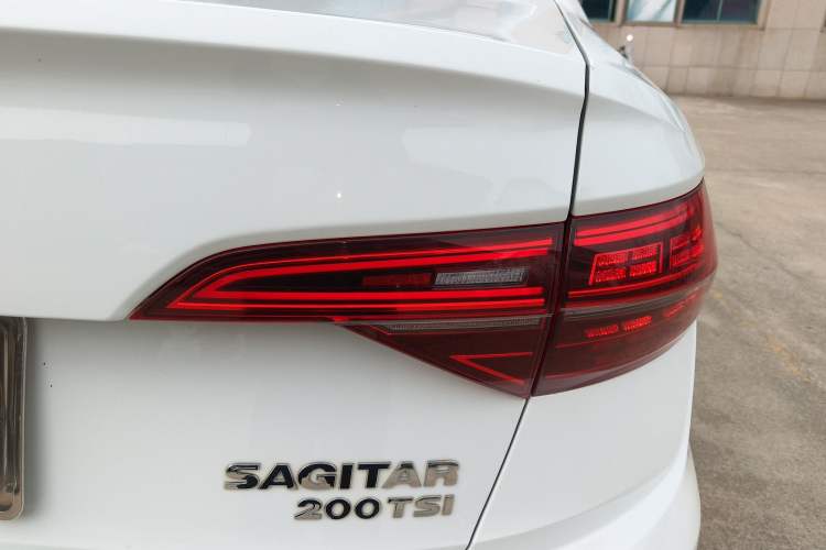 Used Volkswagen Sagitar 2020 200TSI DSG Comfort Version China VI Standard Exterior 3