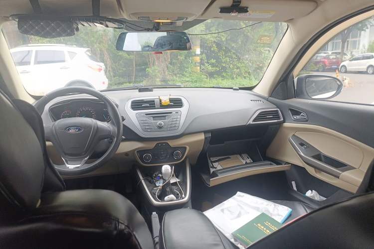 Used Ford Escort 2015 1.5L Manual Comfort Model Headliner