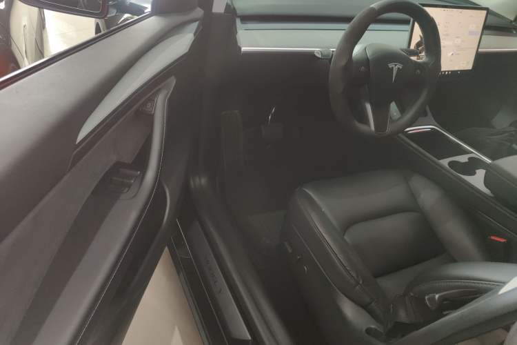 Used Tesla Model Y 2023 Long-Range All-Wheel-Drive Version