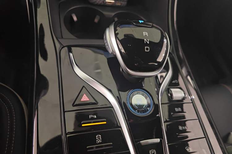 Used BYD Qin PLUS 2023 Champion Edition DM-i 55KM Leading Model Gear Lever