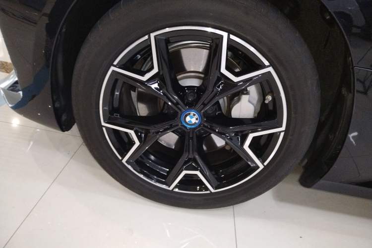 Used BMW i3 2024 eDrive 40 L Midnight Edition

