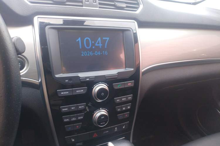 Used Haval H2 2017 Red-Label 1.5T Automatic Two-Wheel Drive Luxury Model Audio And AC Panel