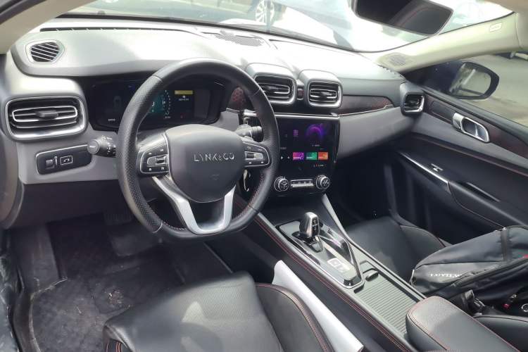 Used Lynk & Co 02 2019 1.5T DCT Two-Wheel Drive Pro Edition China VI Standard Center Console