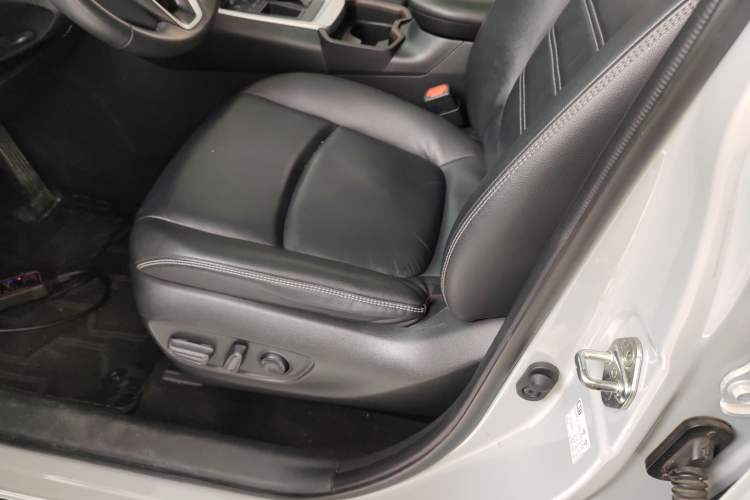 Used Toyota RAV4 2020 2.0L CVT Two-Wheel Drive Fashion PLUS Edition
