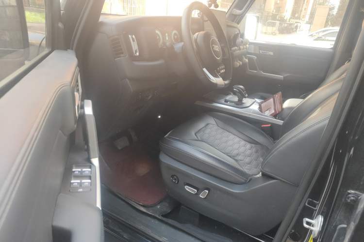 Used 212 T01 2024 2.0T Explorer
