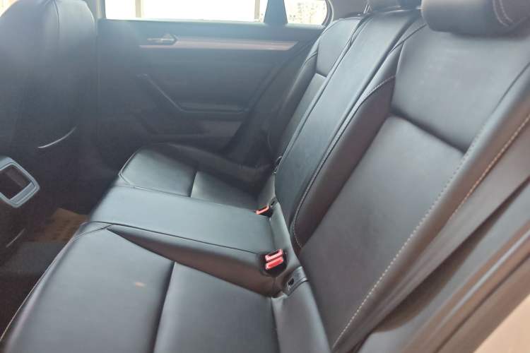 Used Volkswagen Lamando 2015 230TSI DSG Fashion Edition
