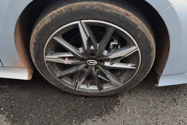 Used GAC Trumpchi EMPOW 2025 270T DCT Yingbao R-Style Dynamic Edition Right Front Wheel Hub